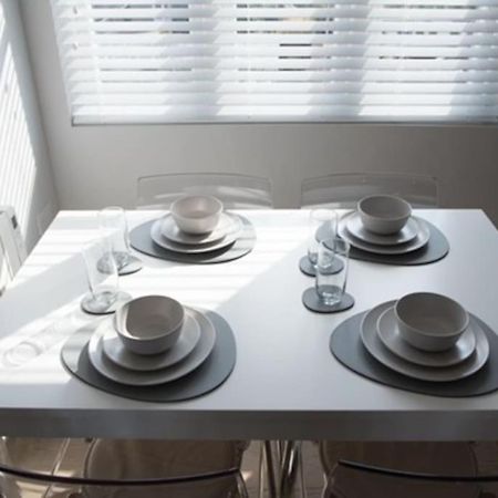 Beautiful, Spacious 1 Bed Flat ブレントウッド エクステリア 写真