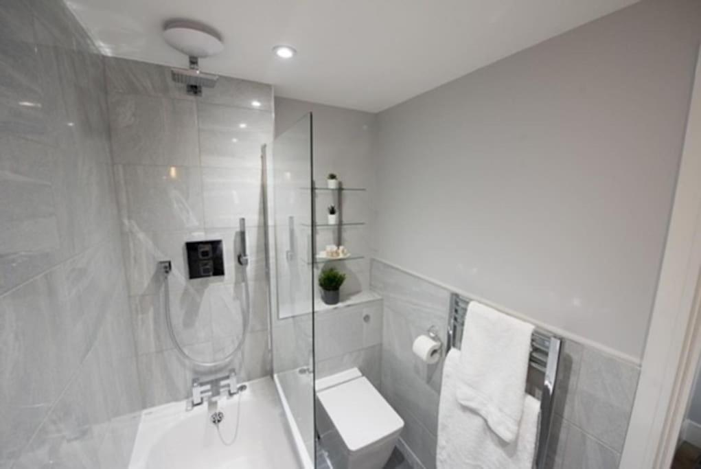 Beautiful, Spacious 1 Bed Flat ブレントウッド エクステリア 写真