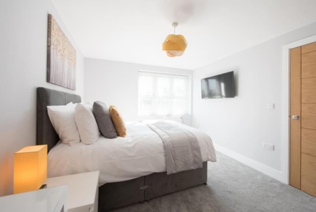 Beautiful, Spacious 1 Bed Flat ブレントウッド エクステリア 写真