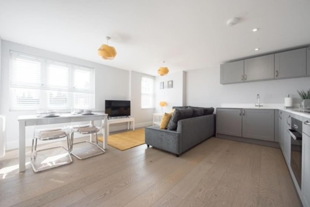 Beautiful, Spacious 1 Bed Flat ブレントウッド エクステリア 写真
