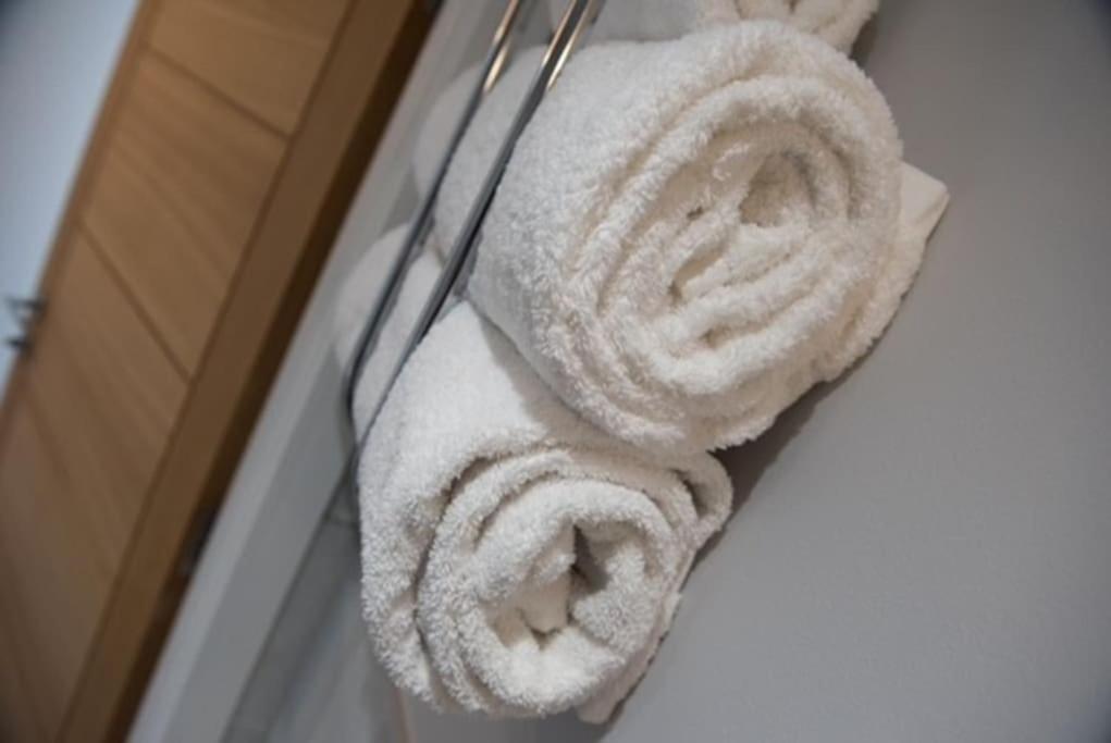 Beautiful, Spacious 1 Bed Flat ブレントウッド エクステリア 写真