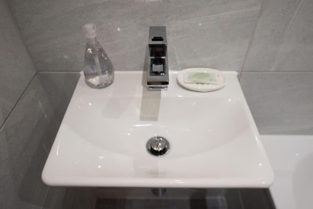 Beautiful, Spacious 1 Bed Flat ブレントウッド エクステリア 写真