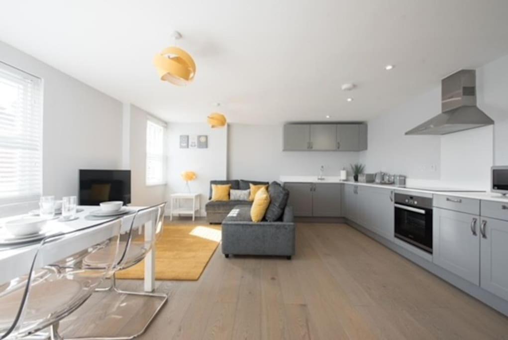 Beautiful, Spacious 1 Bed Flat ブレントウッド エクステリア 写真