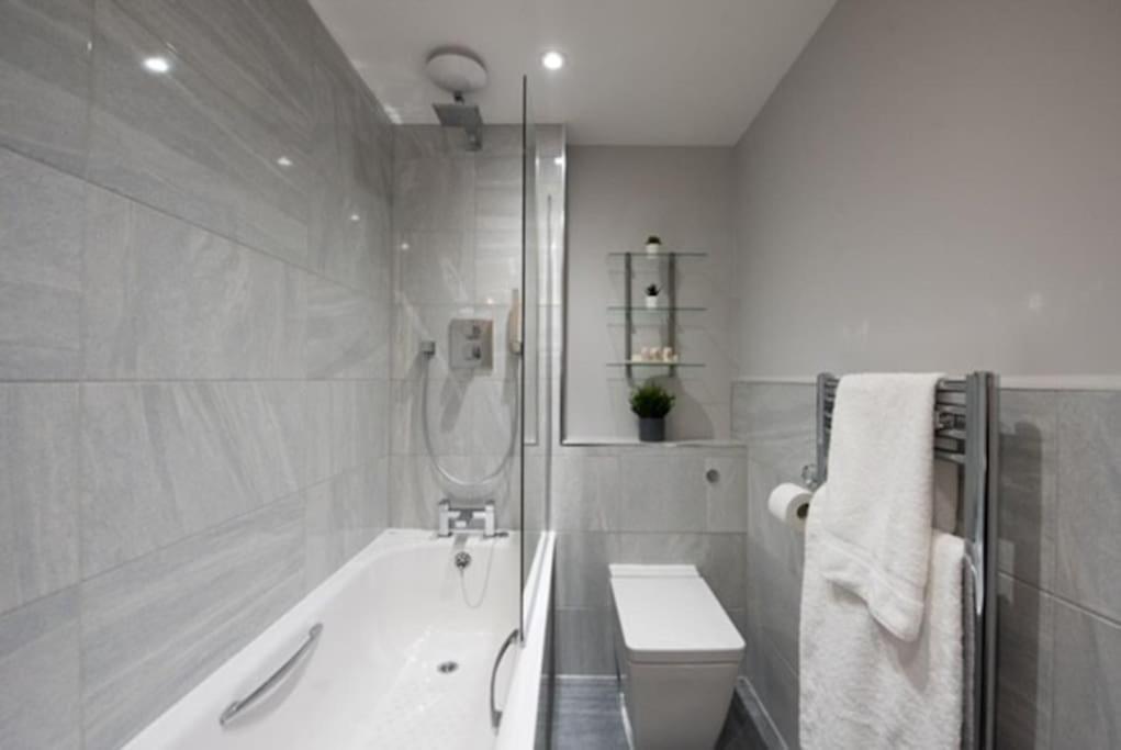 Beautiful, Spacious 1 Bed Flat ブレントウッド エクステリア 写真