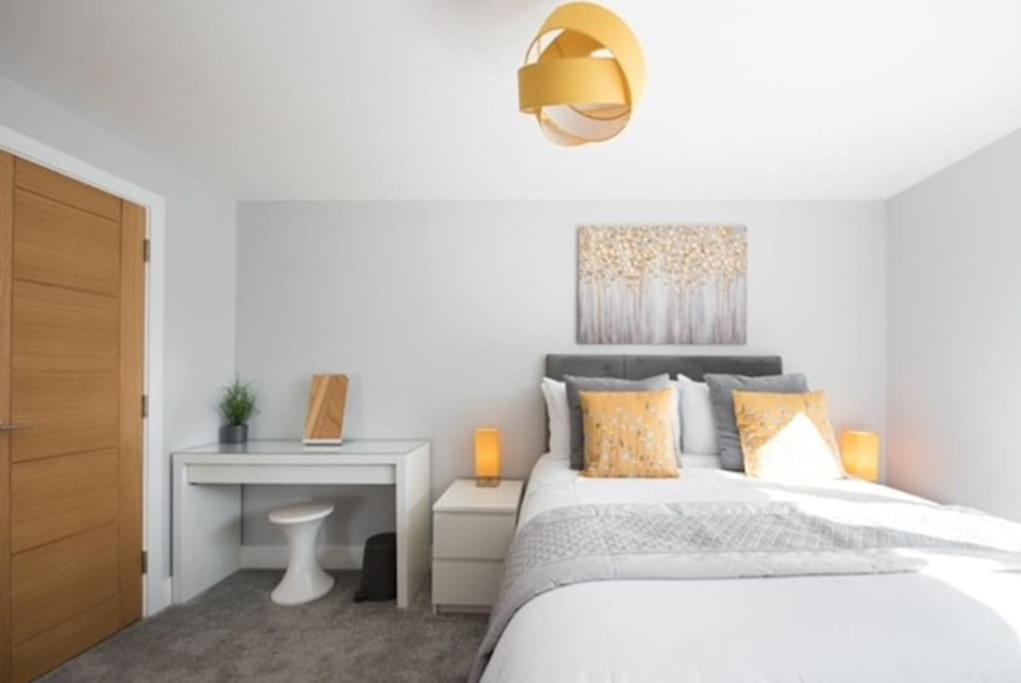 Beautiful, Spacious 1 Bed Flat ブレントウッド エクステリア 写真